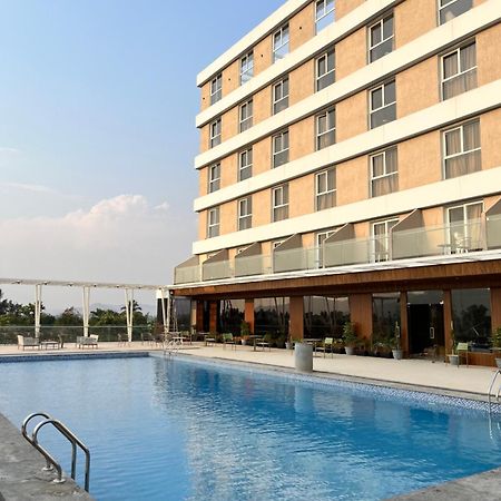 Vits Satyajeet Karad Hotel Bagian luar foto