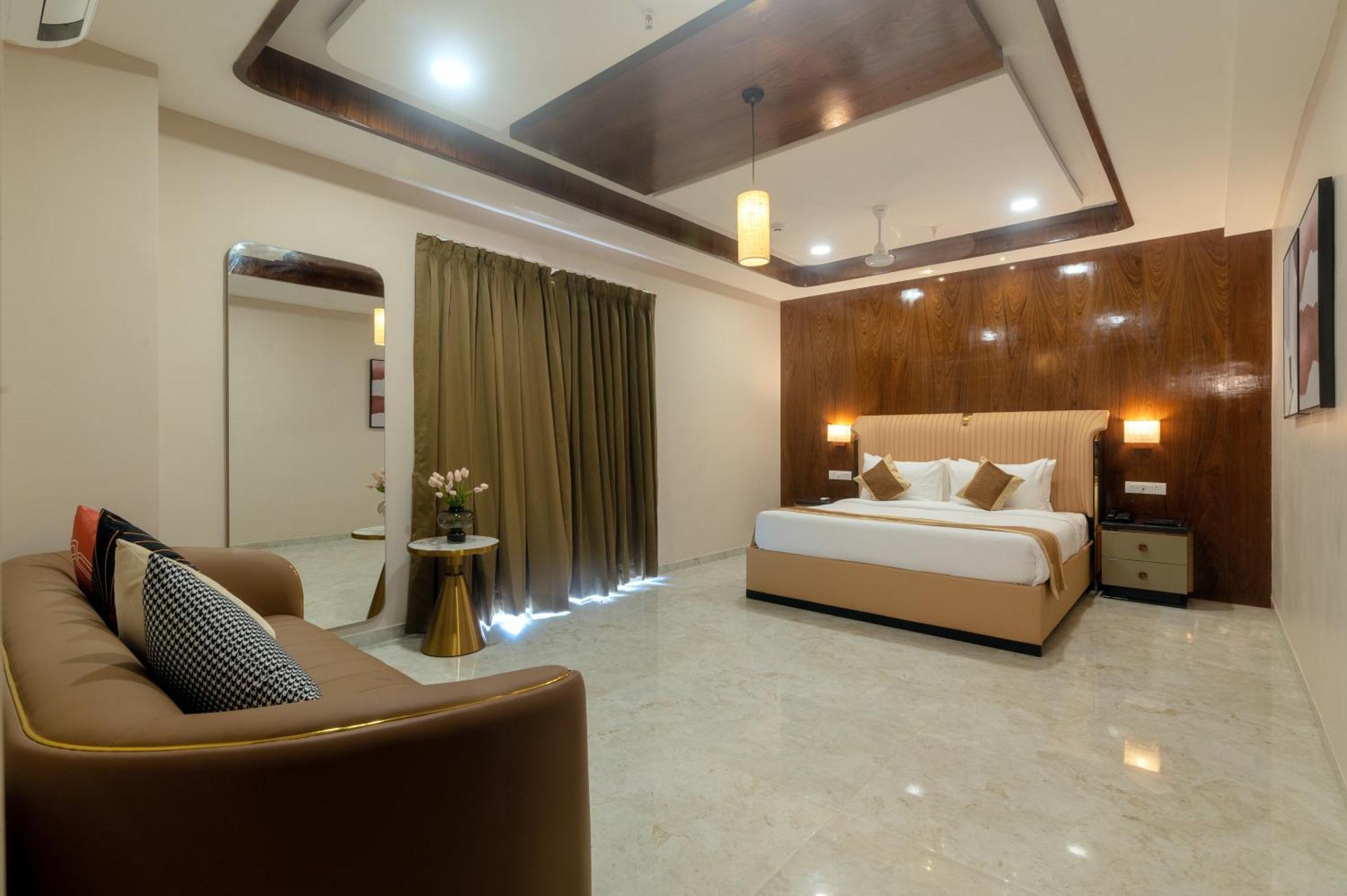 Vits Satyajeet Karad Hotel Bagian luar foto