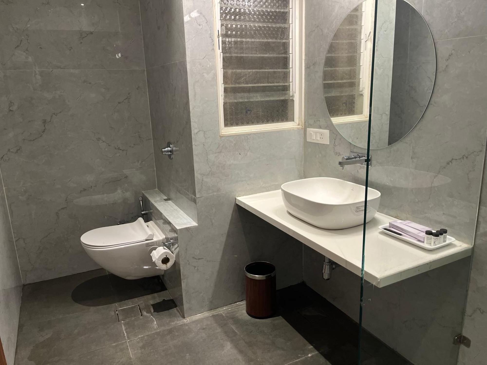 Vits Satyajeet Karad Hotel Bagian luar foto
