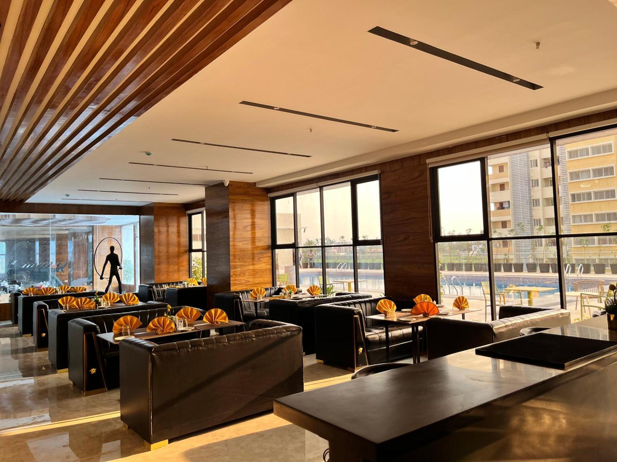 Vits Satyajeet Karad Hotel Bagian luar foto