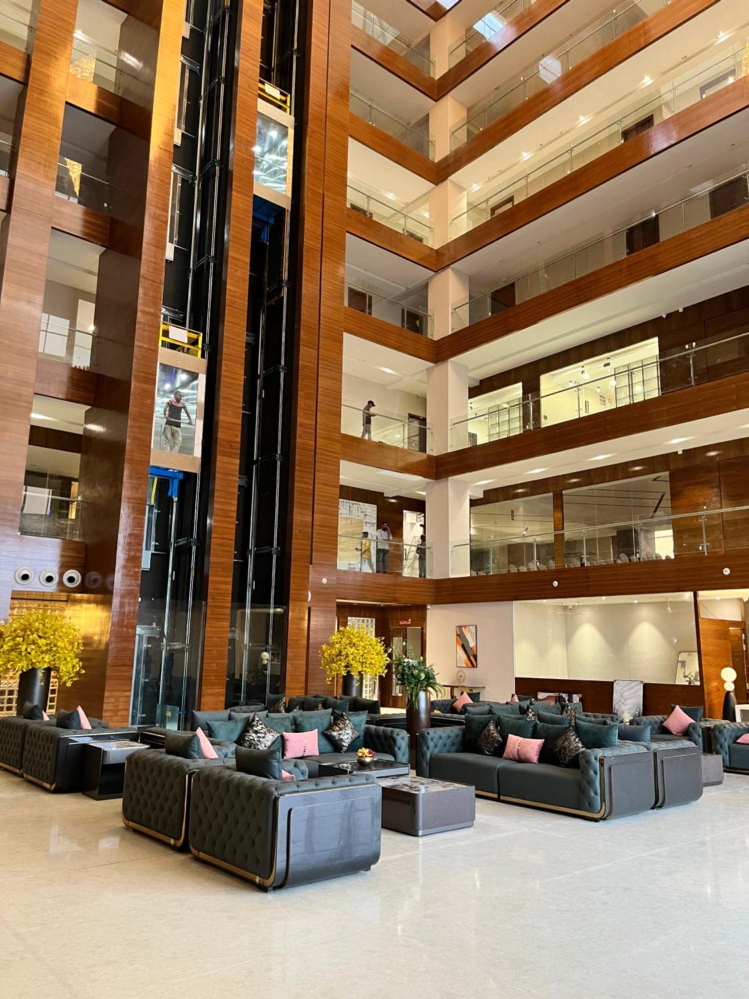 Vits Satyajeet Karad Hotel Bagian luar foto